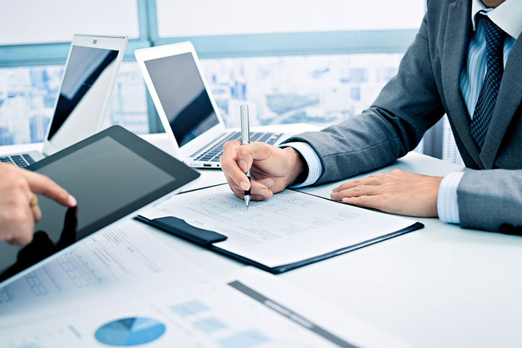 Finansal hizmetlere güvende büyük düşüş